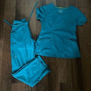 HH WORKS SCRUB SET, smoke/pet free home